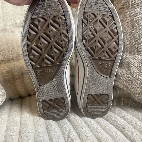 Converse Cream High-Top Sneakers with Red Accent men 5.5 women’s 7.5 - Picture 6 of 6